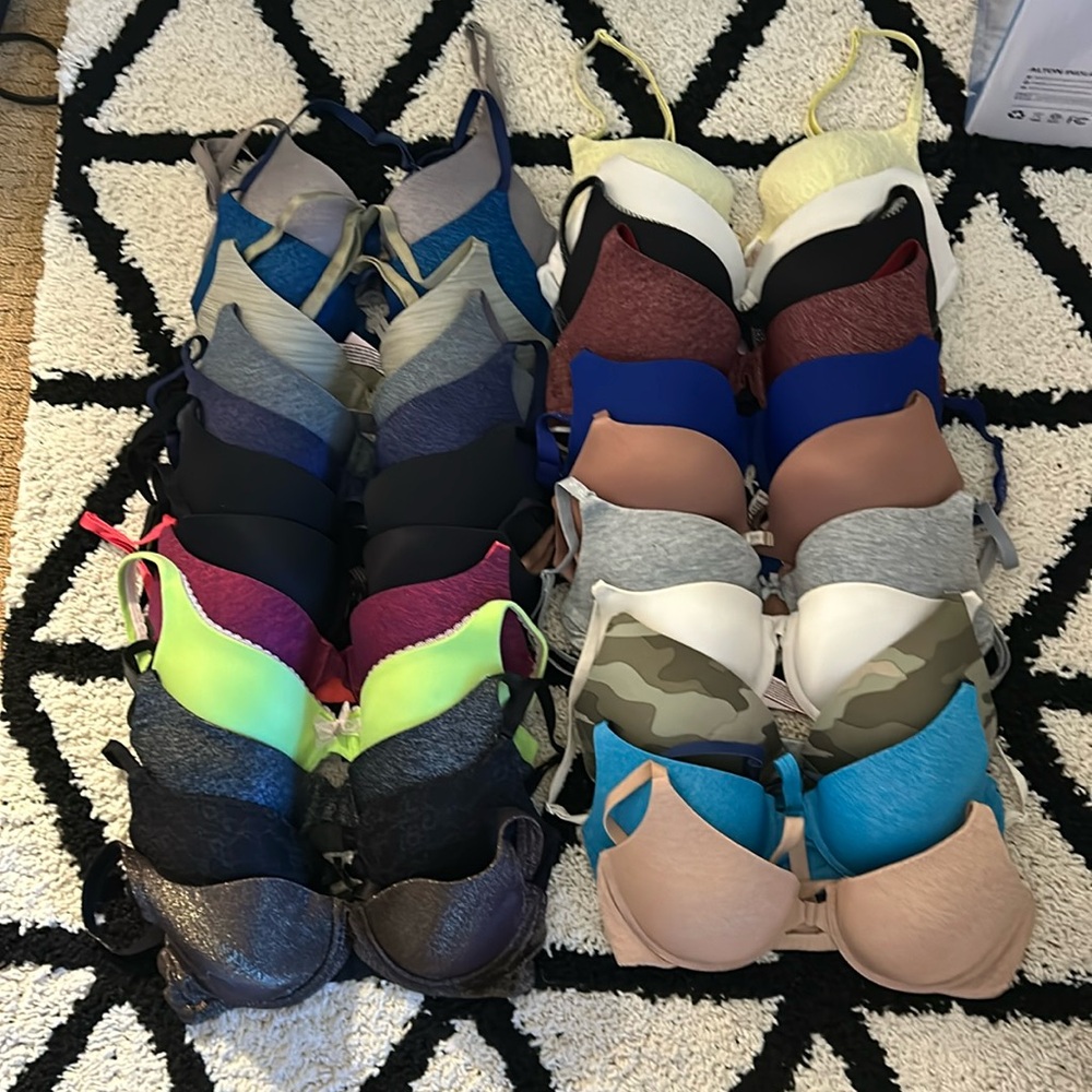 23 Victoria Secret Bras Size 32C